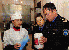 同样需要加强规范的还有化肥、农药